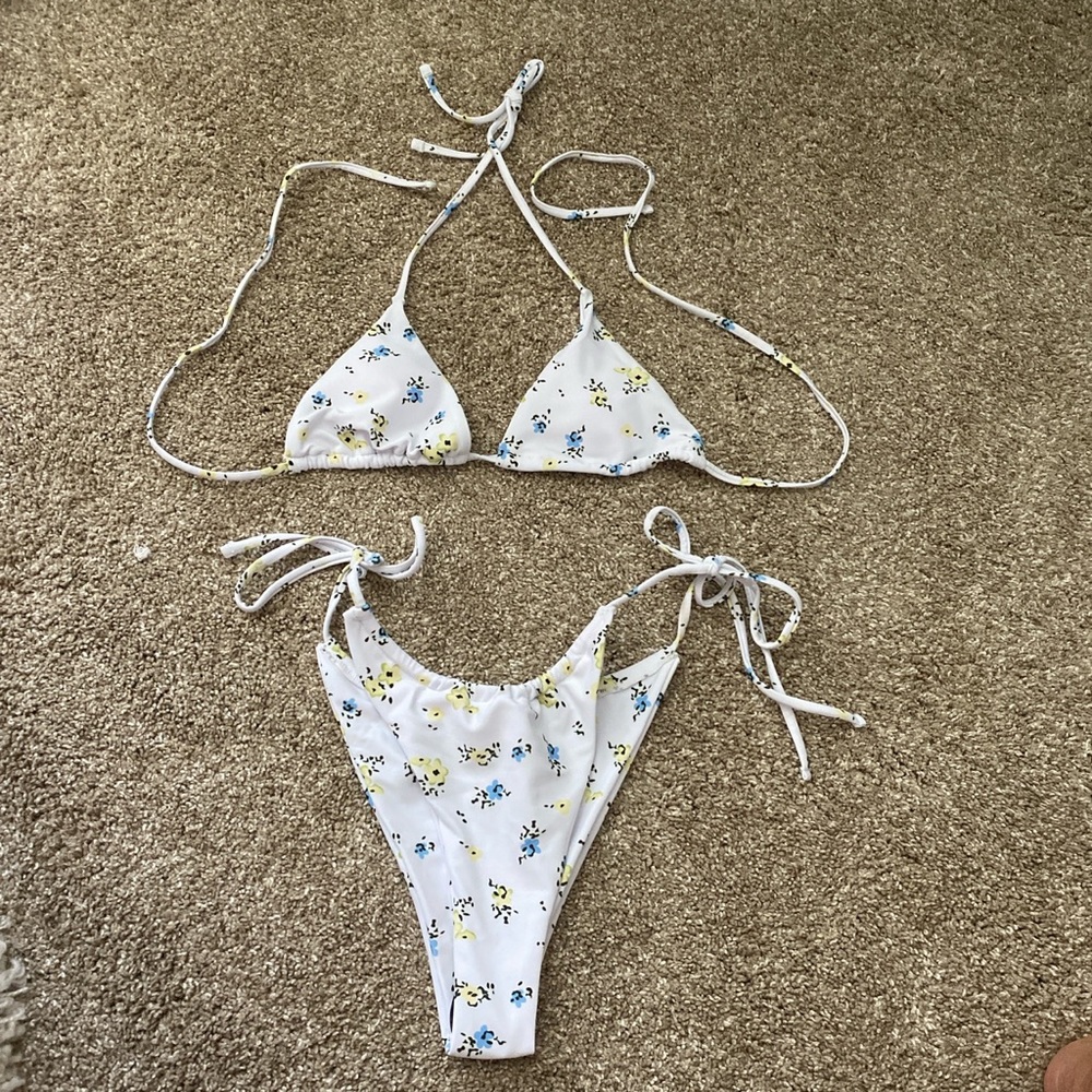 super cute floral bikini, size small!